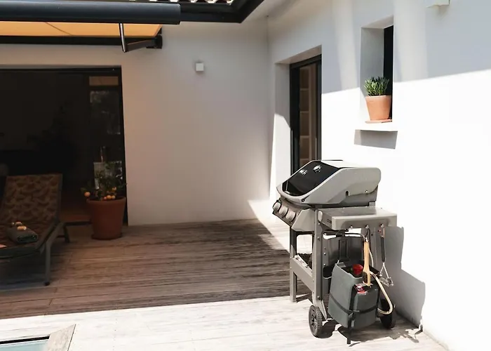 6p Lisiere De Foret Piscine Barbecue